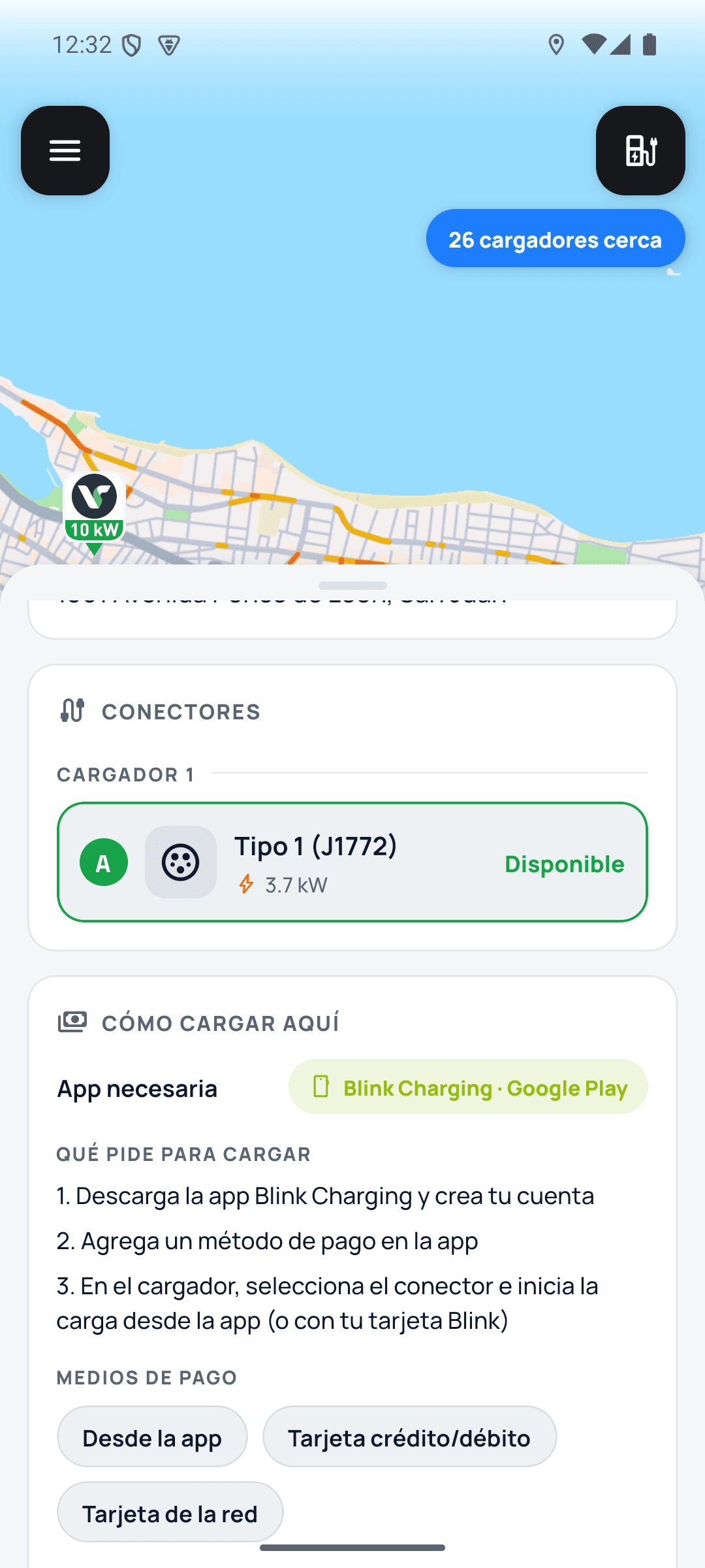 La app de Voltiway: el mapa con los cargadores cercanos y la ficha de uno de ellos, con sus conectores, la potencia y cómo se paga.